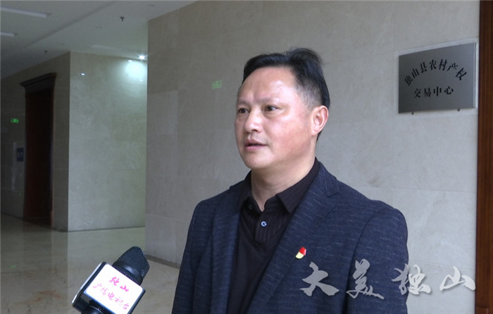 我縣領導干部熱議學習貫徹全國兩會精神